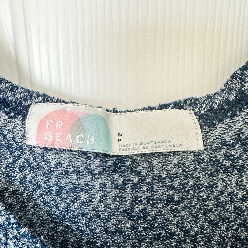FREE PEOPLE Beach Women's Blue Long Sleeve Knit Sweater Top - Small